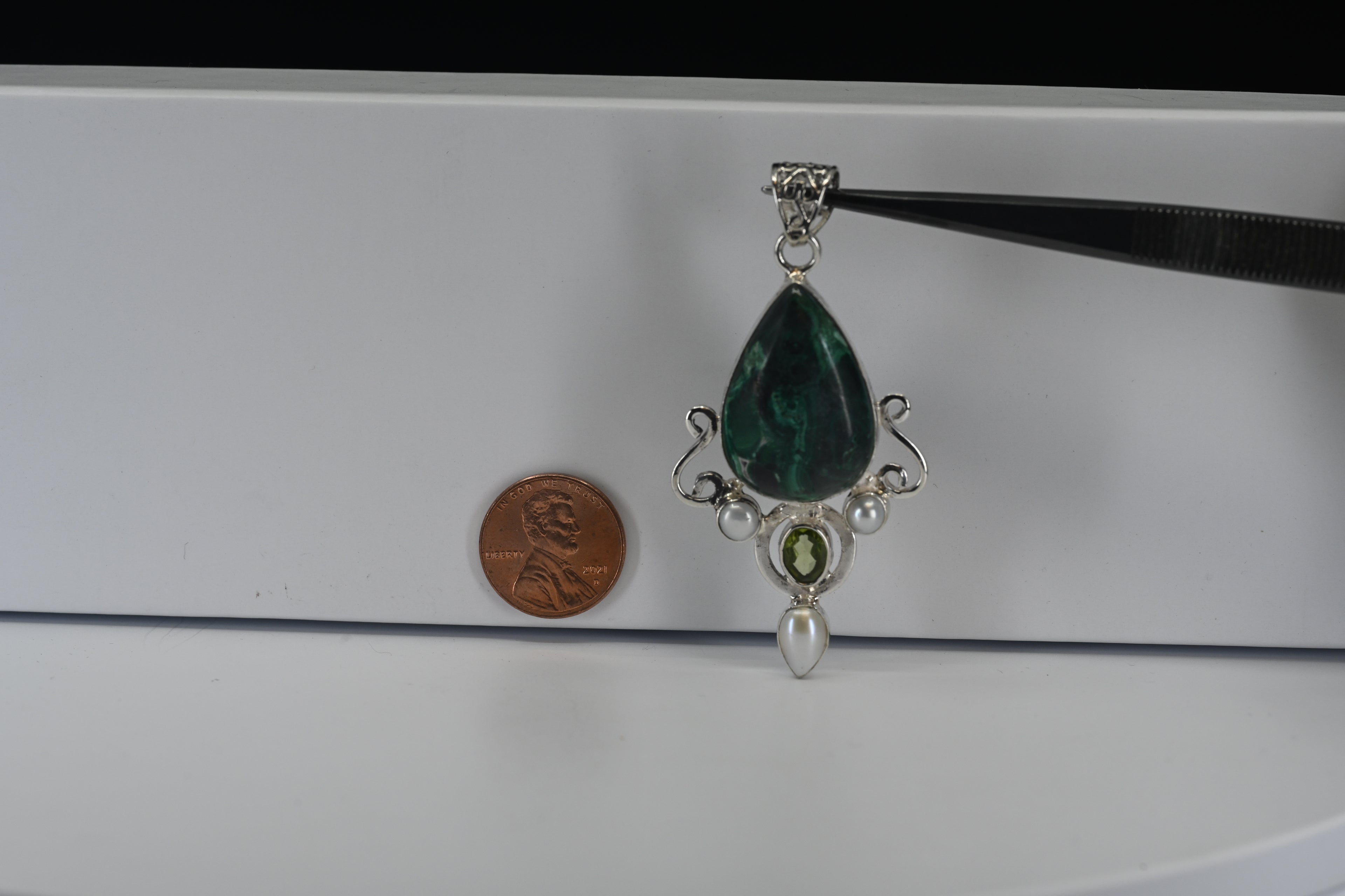 Sterling Silver Pear Oval And Round Shaped Stone Green And White Pendant