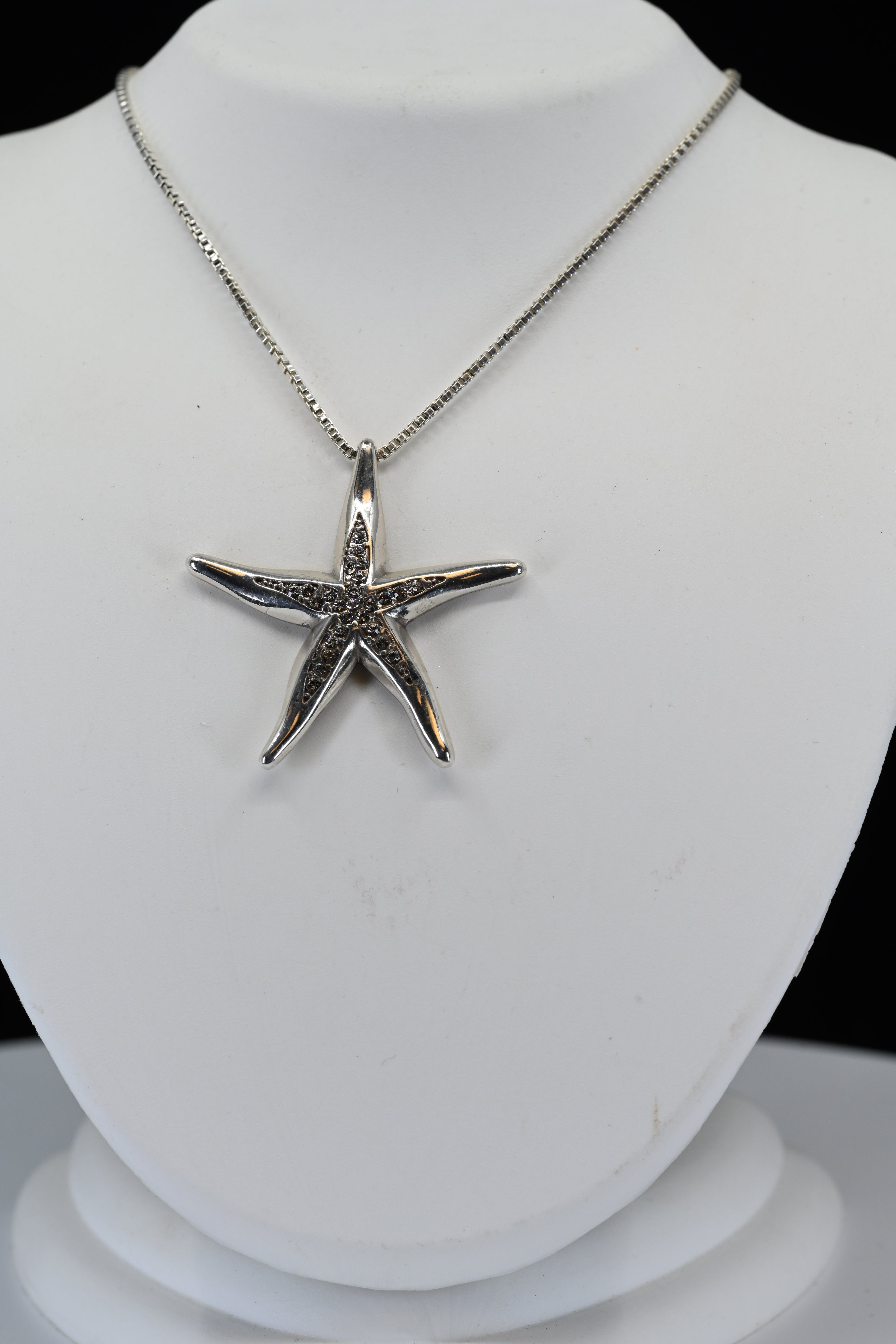 Sterling Silver Round Colorless Stone Starfish Necklace