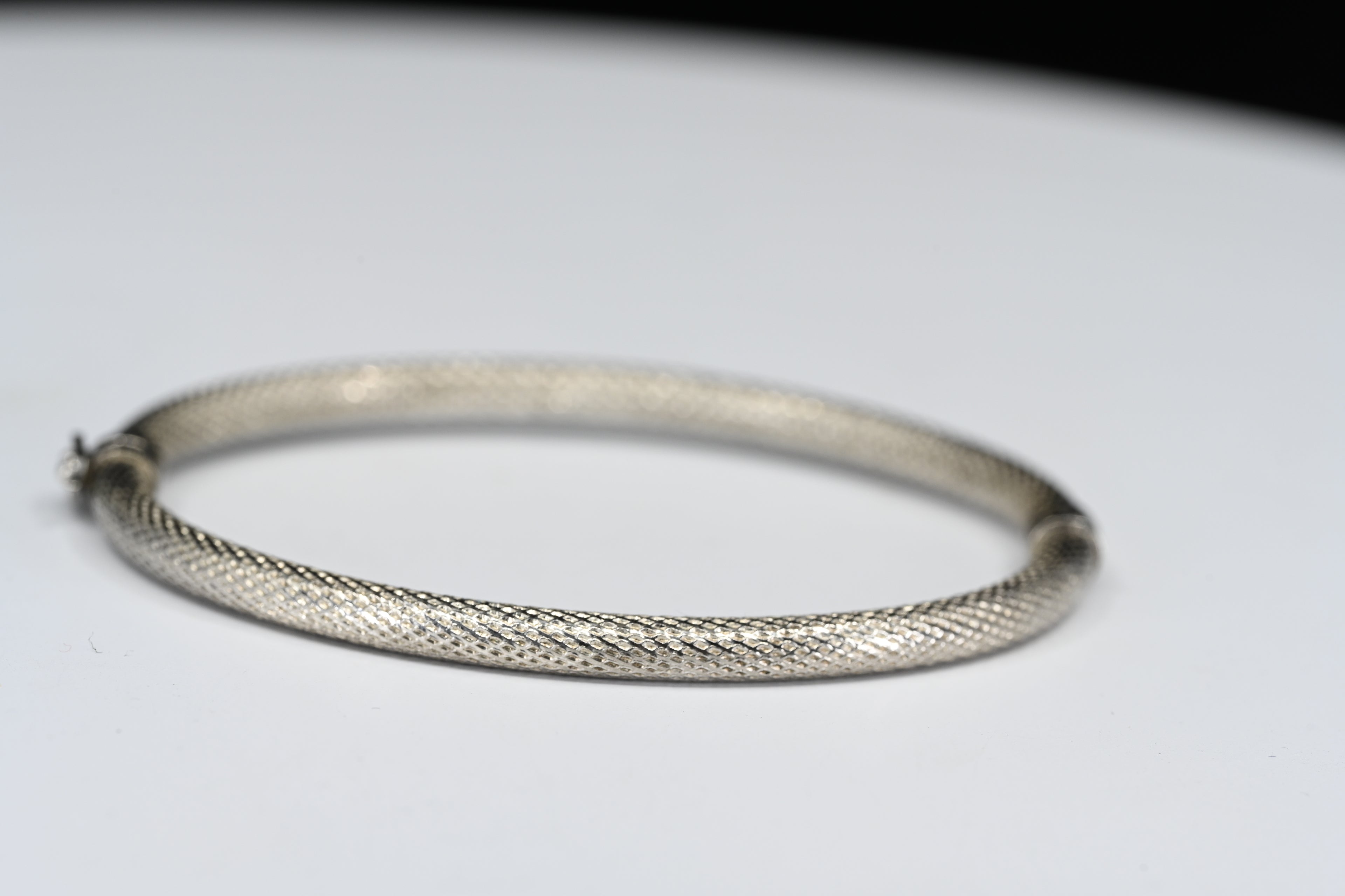 Sterling Silver Mesh Look Hinged Bangle Bracelet