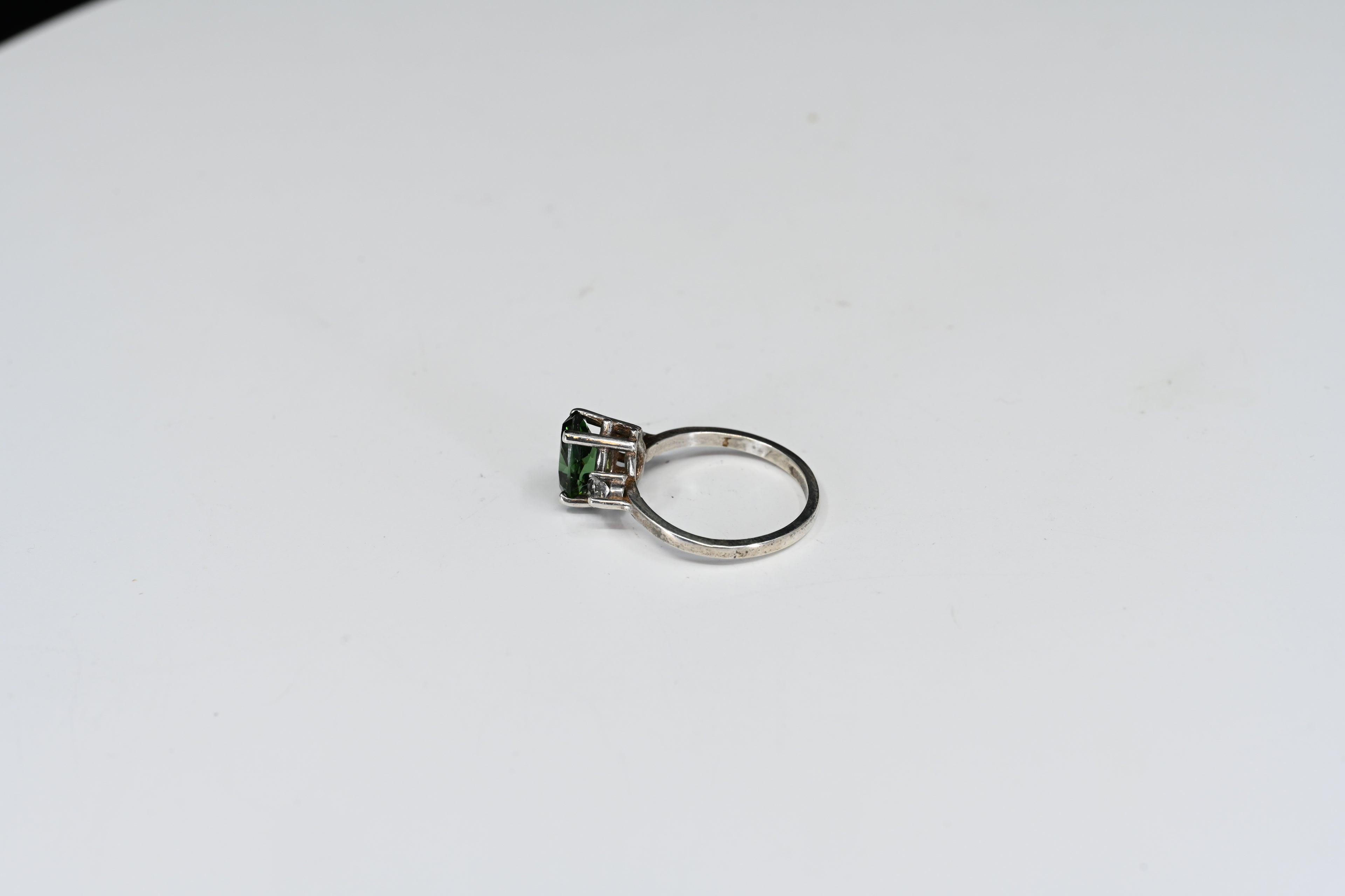 Sterling Silver Green Pear Shape With Round Colorless Stones Three Stone Ring